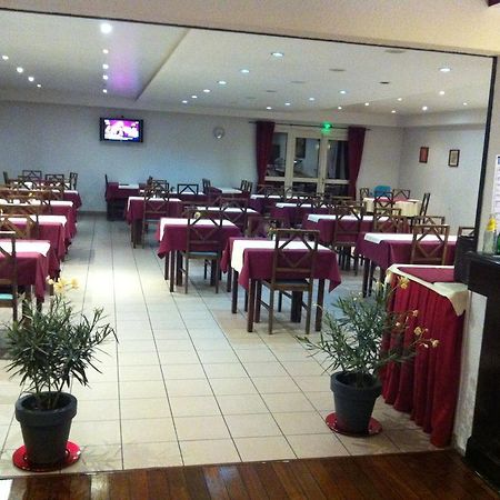 Comfort Hotel Poissy Technoparc Eksteriør billede