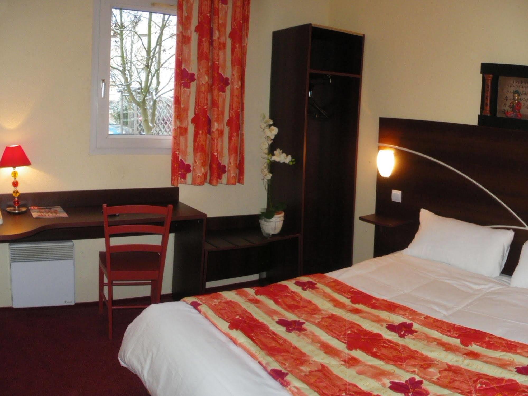 Comfort Hotel Poissy Technoparc Eksteriør billede